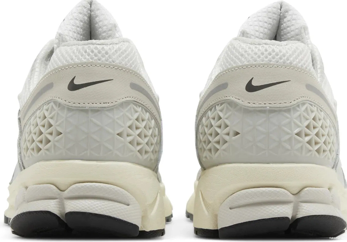Vomero Tint Zoom 5 Platinum Nike 0626
